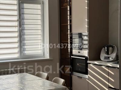 2-бөлмелі пәтер · 87.6 м² · 2/5 қабат, Нурсая-3 ш/а., Абулхаир Хана 46, бағасы: 47 млн ₸ в Атырау, мкр Нурсая-3