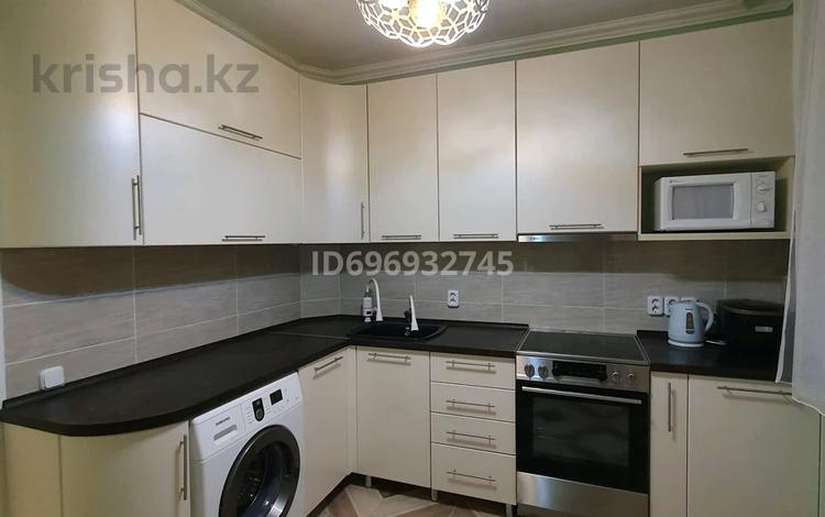 3-комнатная квартира · 70 м² · 2/5 этаж, мкр Юго-Восток, Сатыбалдина 4/1 за 350 000 ₸ в Караганде, Казыбек би р-н — фото 2