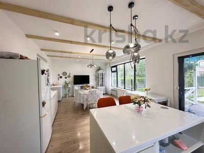 Жеке үй · 5 бөлме · 235 м² · 8 жүзд., Шашкина 22, бағасы: 235 млн ₸ в Астане, Есильский р-н