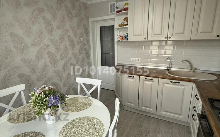 2-комнатная квартира · 52 м² · 5/5 этаж, мкр Аксай-4 38 — Жубанова Момышулы за 300 000 ₸ в Алматы, Ауэзовский р-н — фото 2