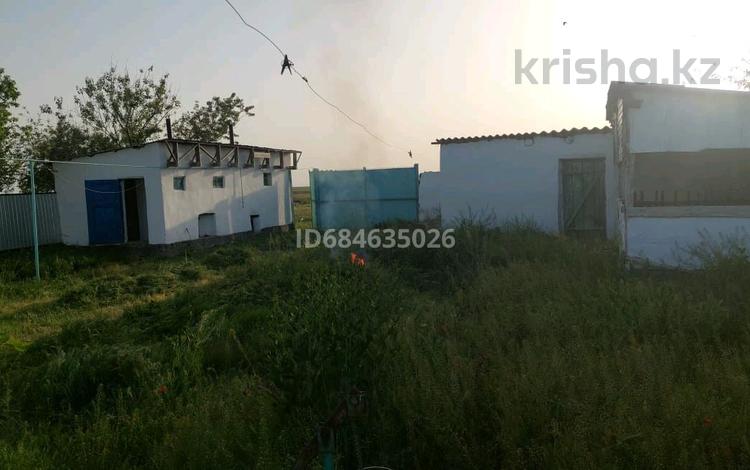 Отдельный дом · 6 комнат · 1913 м² · 20 сот., Акермен Кентаи 31 — Келдеубаи за 3 млн 〒 в Мерке — фото 2