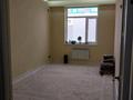 1-комнатная квартира · 42.5 м² · 1/5 этаж · помесячно, мкр Самал, Әбіш Кекілбайұлы 60/5 82 за 400 000 〒 в Атырау — фото 2