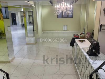 Свободное назначение, офисы, магазины и бутики, салоны красоты, фитнес и спорт, медцентры и аптеки, образование, развлечения, конференц-залы, кабинеты и рабочие места, студии · 280 м² за ~ 1.1 млн 〒 в Актобе, мкр 11