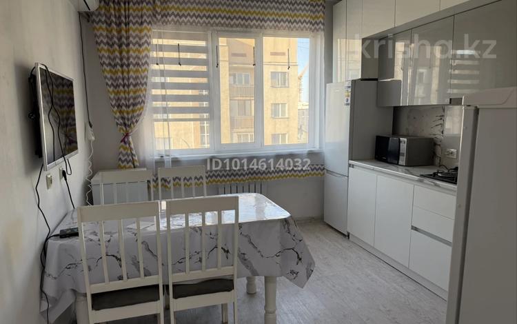 1-комнатная квартира · 40 м² · 4/5 этаж, мкр Жас Канат 1/70 за 200 000 ₸ в Алматы, Турксибский р-н — фото 2