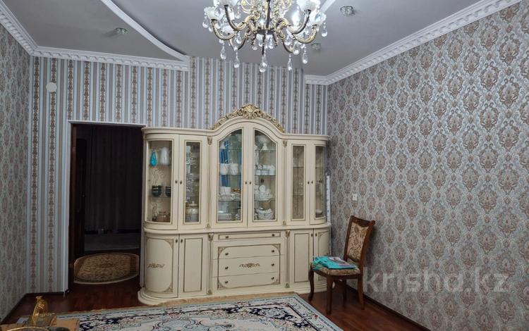 Отдельный дом · 6 комнат · 246 м² · 8 сот., Тажигали Садыкова за 700 000 〒 в Атырау — фото 6