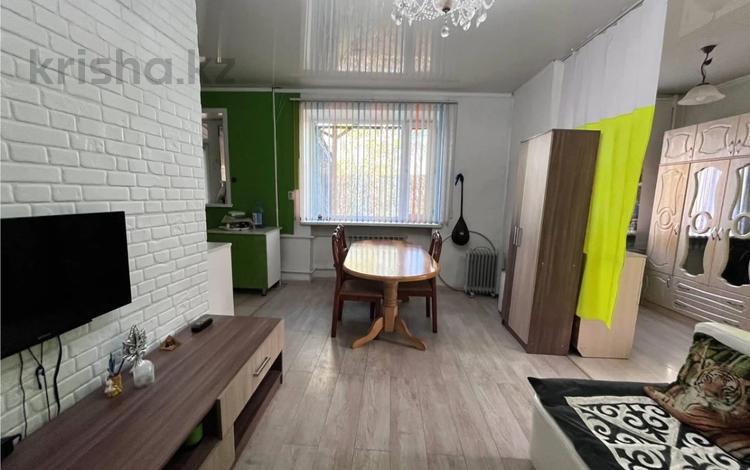 2-комнатная квартира · 42.1 м² · 1/2 этаж, ул. Мустафина за 15 млн ₸ в Караганде, Казыбек би р-н — фото 2