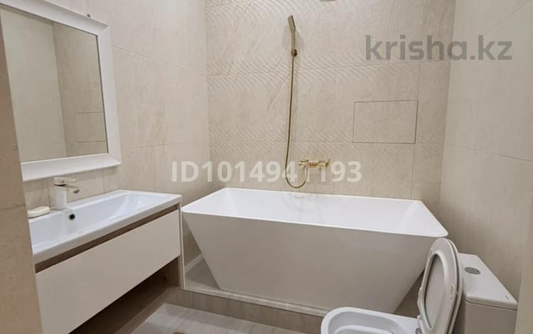 2-комнатная квартира · 76 м² · 11/15 этаж, 17-й мкр, ​17-й микрорайон 6 за 30 000 ₸ в Актау — фото 2