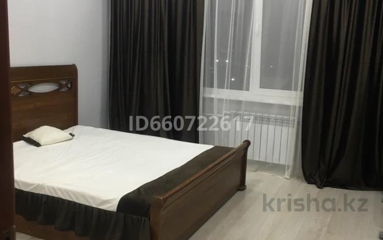 2-бөлмелі пәтер · 74 м² · 13/16 қабат, мкр. Алмагуль 21, бағасы: 250 000 ₸ в Атырау — фото 2