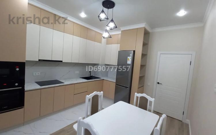 3-комнатная квартира, 91 м², 4/9 этаж помесячно, Толе би 65