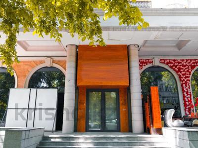 Еркін, кеңселер, дүкендер мен бутиктер, қоғамдық тамақтану орны, сұлулық салондары, фитнес және спорт, медорталықтар мен дәріханалар, білім орталықтары, ойын-сауық · 558.2 м², бағасы: 9.5 млн ₸ в Алматы, Алмалинский р-н