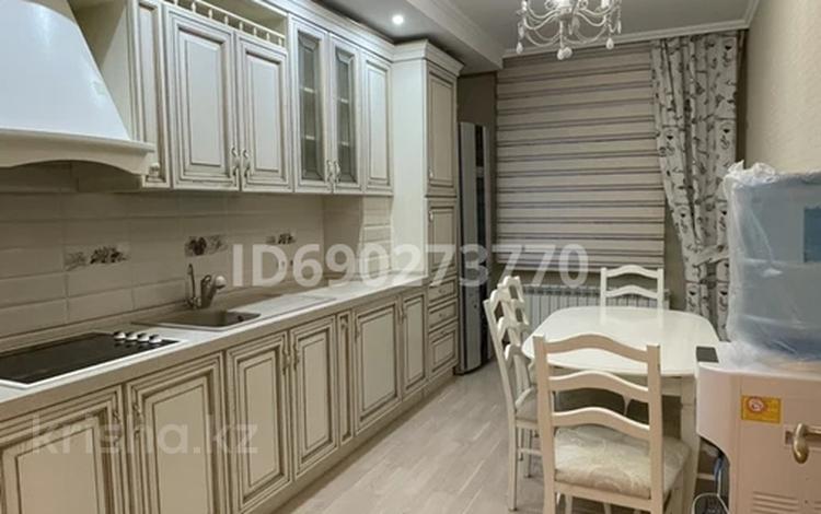 3-комнатная квартира, 115 м², 6/8 этаж помесячно, Достык 13/1