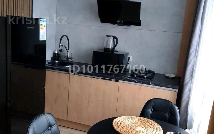 1-бөлмелі пәтер · 32 м² · 7/9 қабат, Просп. Нуркена Абдирова 32, бағасы: 15 000 ₸ в Караганде, Казыбек би р-н — фото 2
