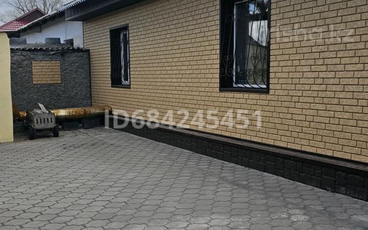 Часть дома · 4 комнаты · 115 м² · 5 сот., мкр Новый Город, Волгодонская — Гоголя-Волгодонская за 39 млн ₸ в Караганде, Казыбек би р-н — фото 3