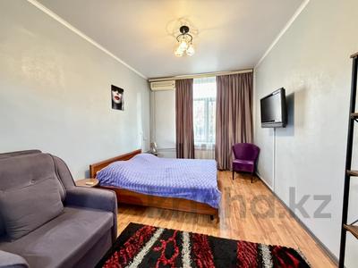 2-бөлмелі пәтер · 45 м² · 2/4 қабат, Абылай хана 121 — Абылай хана-Кабанбай батыра, бағасы: 300 000 ₸ в Алматы, Алмалинский р-н