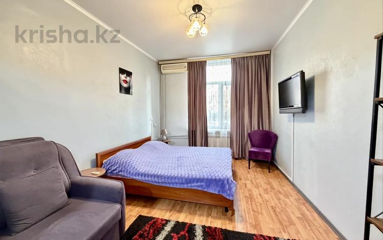 2-бөлмелі пәтер · 45 м² · 2/4 қабат, Абылай хана 121 — Абылай хана-Кабанбай батыра, бағасы: 300 000 ₸ в Алматы, Алмалинский р-н — фото 2