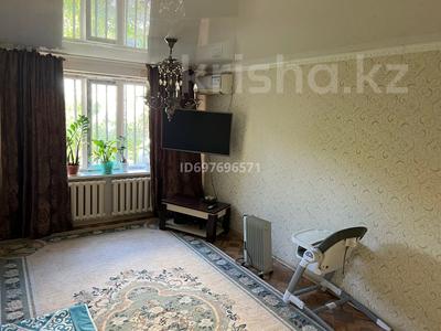 2-комнатная квартира, 54 м², 1/5 этаж, мкр 11 35 за 15 млн 〒 в Актобе, мкр 11