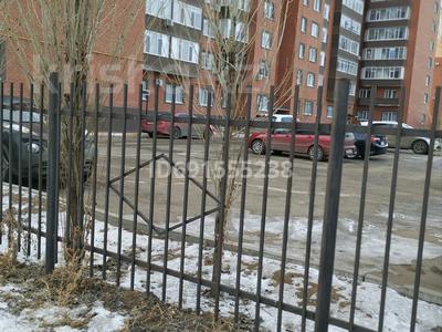 2-бөлмелі пәтер · 64 м² · 1/10 қабат, мкр Кадыра Мырза-Али 17, бағасы: 30 млн ₸ в Уральске