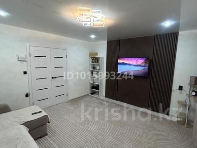 3-бөлмелі пәтер · 70 м² · 1/6 қабат, БухарЖырау 280А, бағасы: 23 млн ₸ в Экибастузе