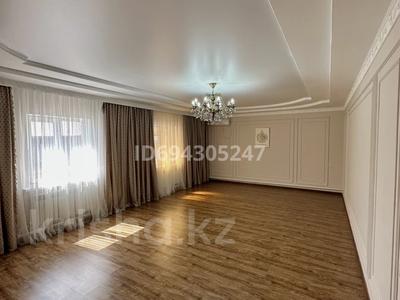 Отдельный дом · 5 комнат · 270 м² · 8.75 сот., мкр Жулдыз, Моде Каган 36 за 35 млн ₸ в Атырау
