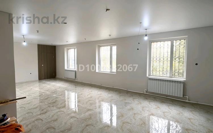 Свободное назначение, офисы, магазины и бутики, образование, кабинеты и рабочие места, студии · 110 м² за 250 000 〒 в  — фото 3