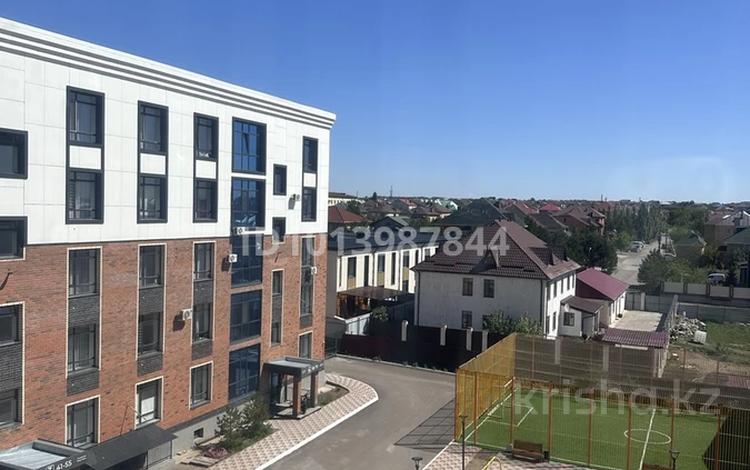3-комнатная квартира · 80 м² · 4/5 этаж, мкр Кунгей , Гапеева 1/9 — Просторная 3 ком.квартира Автоцентр Бахус за 47 млн ₸ в Караганде, Казыбек би р-н — фото 2