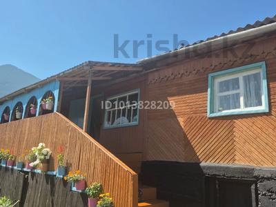 Дом · 4 комнаты · 72 м², Кабанбай 81 — Орысша дұрыс нұсқасы: Восточно-Казахстанская область, Катон-Карагайский район, село Урыль. за 8 000 ₸