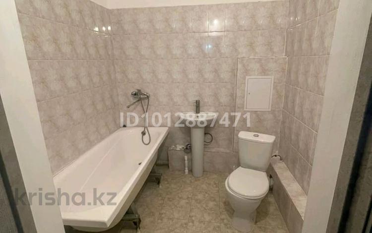 2-бөлмелі пәтер · 72 м² · 4/9 қабат, мкр Нурсая, Т.Жумагалиева 10, бағасы: 200 000 ₸ в Атырау — фото 2