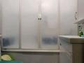 3-комнатная квартира · 90 м² · 2/9 этаж · помесячно, мкр. Алмагуль 7 — Роддом, Школа #34 за 350 000 〒 в Атырау — фото 40
