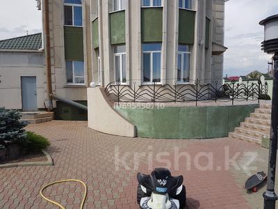 Отдельный дом · 10 комнат · 367.5 м² · 29.55 сот., мкр Кунгей 579 — Магазин Кәүсәр за 209 млн 〒 в Караганде, Казыбек би р-н
