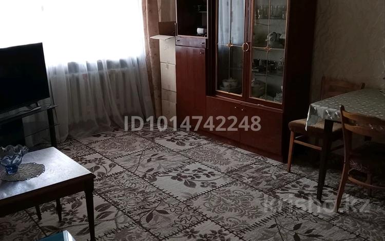 3-комнатная квартира · 55 м² · 1/3 этаж, 72 квартал 19 — Магазин Вавилон за 17 млн ₸ в Семее — фото 2