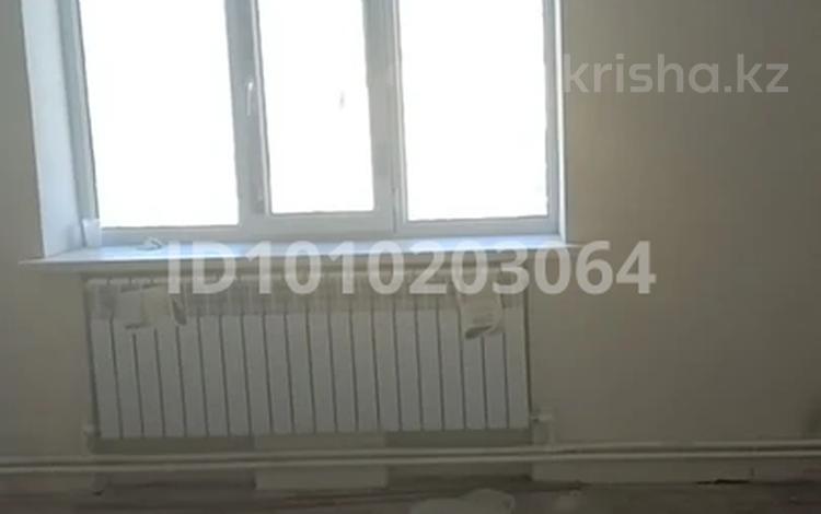 2-бөлмелі пәтер · 53 м² · 3/3 қабат, Абылайхан 17 — Средней школы 4, бағасы: 7.5 млн ₸ в Кентау — фото 2