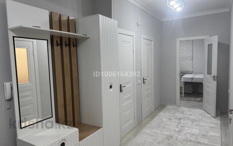 3-комнатная квартира · 68 м² · 1/5 этаж, Левый берег 2 микрорайон — На против орда скул за 250 000 ₸ в  — фото 2