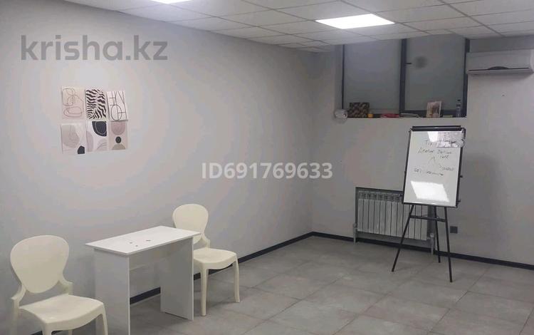 Еркін, кеңселер, дүкендер мен бутиктер, қоймалар, сұлулық салондары, білім орталықтары, конференц-залдар, кабинеттер және жұмыс орындары · 32 м², бағасы: 275 000 ₸ в Алматы, Медеуский р-н — фото 22
