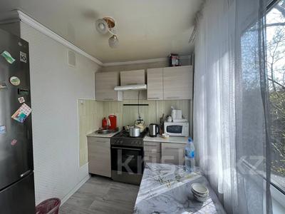 3-бөлмелі пәтер, 57 м², 4/5 қабат, Майкудук, 12й микрорайон, бағасы: 12.5 млн 〒 в Караганде, Алихана Бокейханова р-н