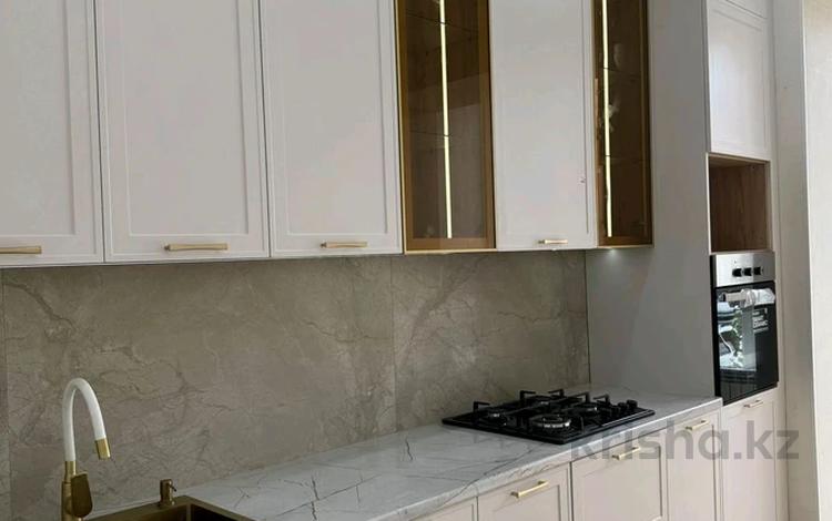 2-комнатная квартира · 77 м² · 1/5 этаж, мкр. Алтын орда 7 за 34 млн 〒 в Актобе — фото 2