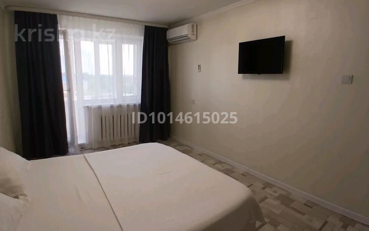 1-комнатная квартира · 40 м² · 7/9 этаж, мкр Строитель 5 за 13 000 ₸ в Уральске — фото 2