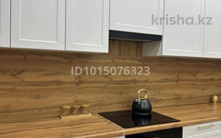 2-комнатная квартира · 77.8 м² · 15/16 этаж, 17-й мкр 23 за 300 000 ₸ в Актау — фото 2