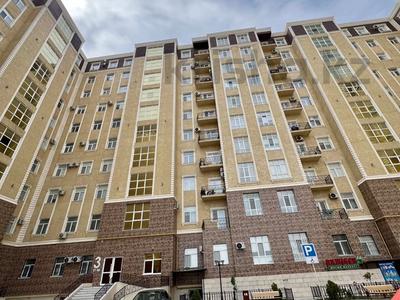 Пәтерлер в Мангистауской обл.: 4-бөлмелі пәтер · 153.1 м² · 8/10 қабат, 18А мкр 7, бағасы: 75 млн 〒 4-бөлмелі пәтер · 153.1 м² · 8/10 қабат, 18А мкр 7, бағасы: 75 млн 〒 в Актау