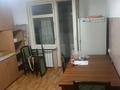 2-комнатная квартира, 50 м², 4/5 этаж помесячно, мкр Аксай-3Б 25 за 165 000 〒 в Алматы, Ауэзовский р-н — фото 3