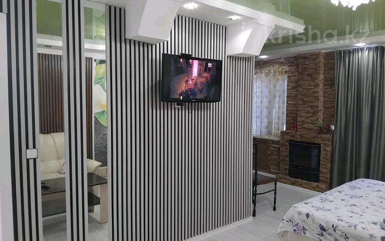 1-бөлмелі пәтер · 30 м² · 1 қабат, ул. Чайковского 3, бағасы: 2 000 ₸ в  — фото 2