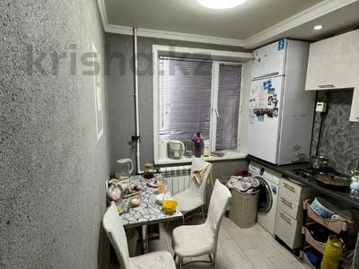 2-комнатная квартира · 45 м² · 1/5 этаж, Майкудук, 15й микрорайон 28 за 10.3 млн ₸ в Караганде, Алихана Бокейханова р-н