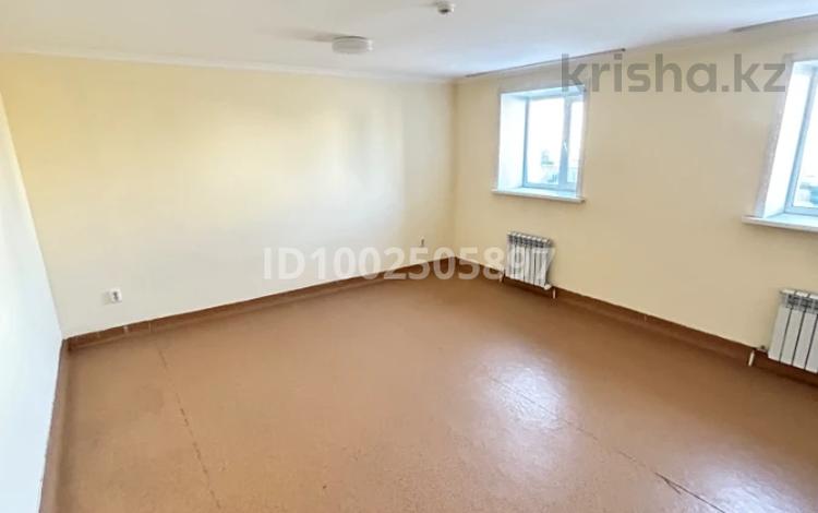 Свободное назначение, офисы, склады, кабинеты и рабочие места · 200 м² за 360 000 ₸ в Астане — фото 11