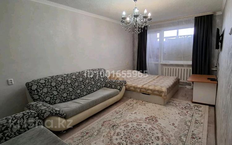 1-комнатная квартира · 35 м² · 9/9 этаж, Республики 16/2 за 8 000 ₸ в Караганде, Казыбек би р-н — фото 2