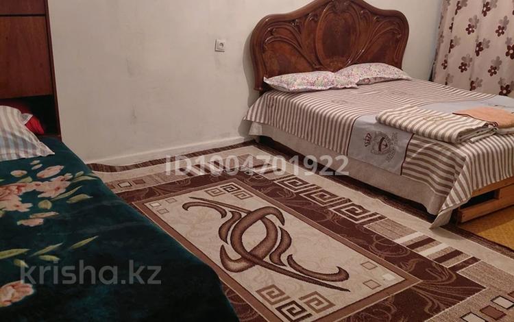 1-бөлмелі пәтер · 42 м² · 1/5 қабат, Айнабұлақ-4 ш/а., бағасы: 11 000 ₸ в Алматы, Жетысуский р-н — фото 2
