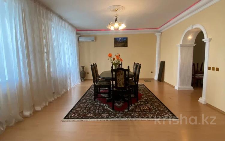 4-комнатная квартира · 236 м² · 4/5 этаж, Абулхаирхана за 78 млн ₸ в Актобе, жилой массив Жилянка — фото 2