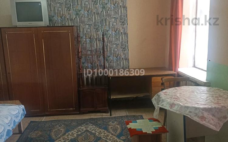 1 комната · 20 м² · 1 этаж, мкр Юго-Восток, Гончарная — Рынок Самал, Алтын арба за 58 000 〒 в Караганде, Казыбек би р-н — фото 2