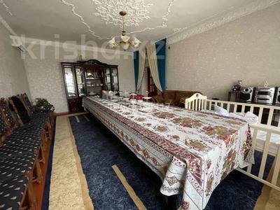 Отдельный дом • 6 комнат • 200 м² • 10 сот., Алипшеева 76 за 38.5 млн 〒 в Таразе