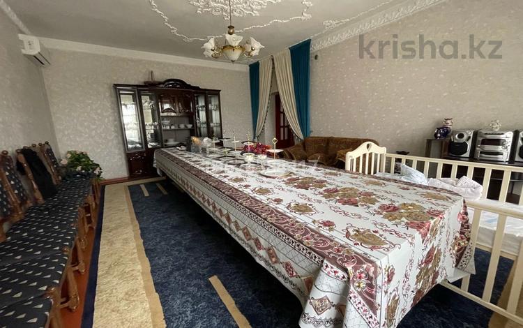 Отдельный дом • 6 комнат • 200 м² • 10 сот., Алипшеева 76 за 38.5 млн 〒 в Таразе — фото 2