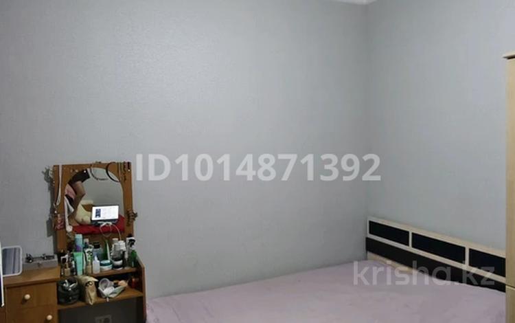 1 комната · 69 м² · 9/9 этаж, мкр Аксай-5 4 — Момышулы Жубанова за 80 000 ₸ в Алматы, Ауэзовский р-н — фото 2
