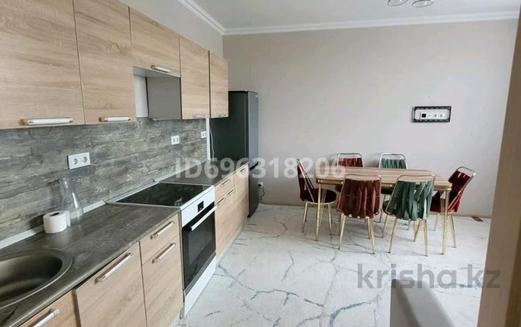 2-комнатная квартира, 40 м², 4/6 этаж помесячно, Шугыла 17 — Сейфуллина, Тлендиева с двух сторон за 180 000 〒 в Астане, Сарыарка р-н — фото 2